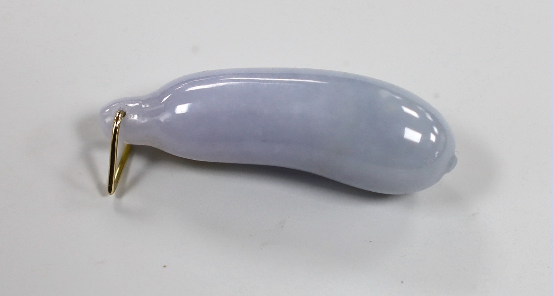 A lavender jadeite gourd shaped pendant, with Gem & Pearl Laboratory Report dated 21/5/2022, 35mm.
